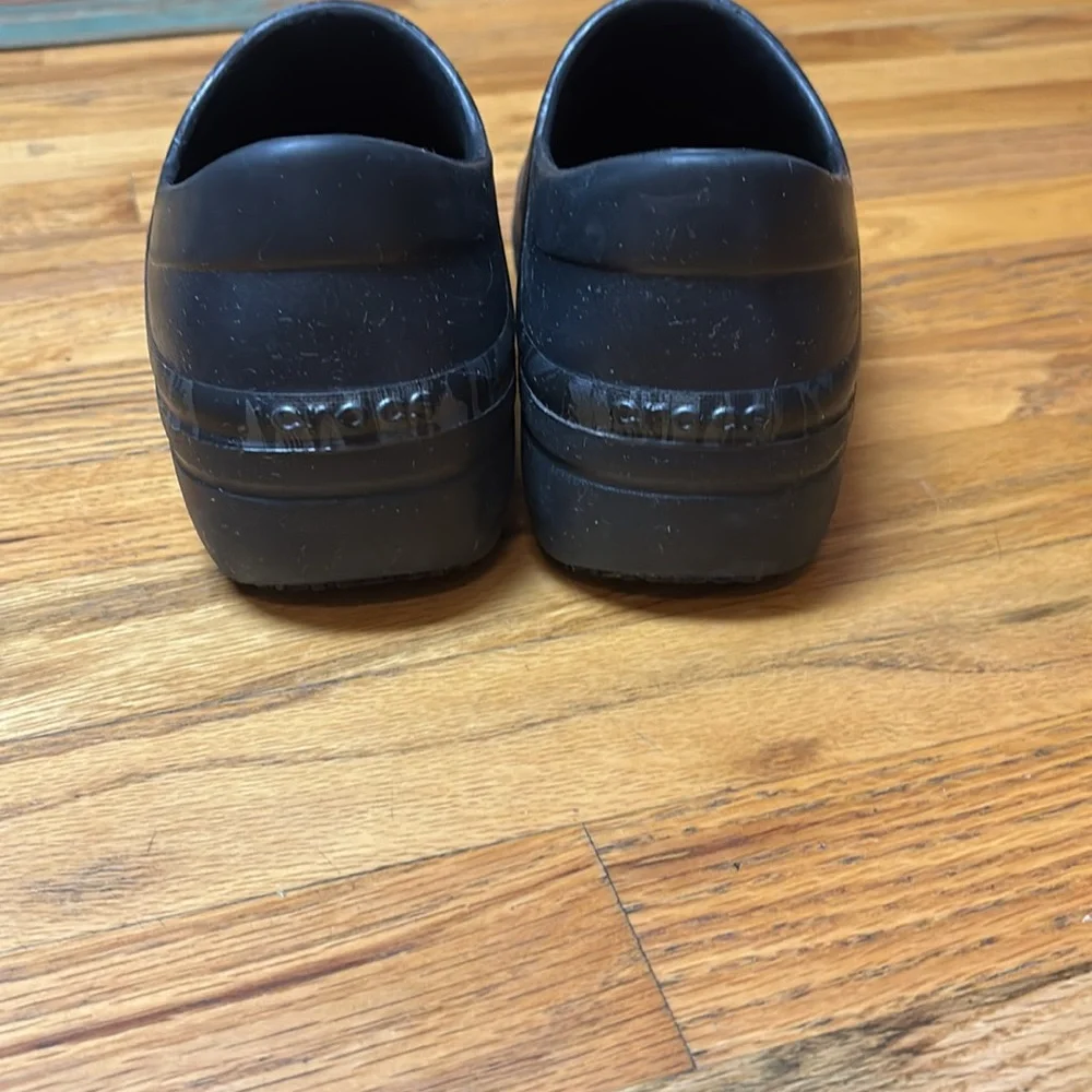 Crocs Neria Pro II Black Floral Clogs - Picture 2 of 5